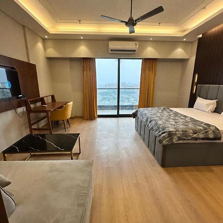 Urban Abodes Aparthotel Ghaziabad Bagian luar foto